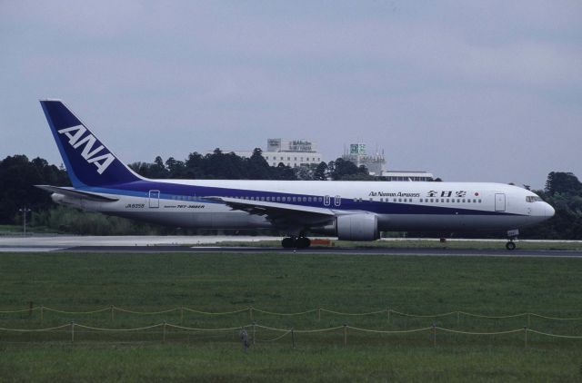 BOEING 767-300 (JA8358) - Departure at Narita Intl Airport Rwy16R on 1998/07/18