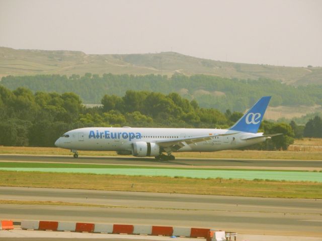 Boeing 787-8 (EC-MIH)