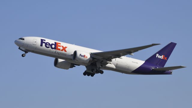 BOEING 777-200LR (N888FD) - Departing LAX on 25R