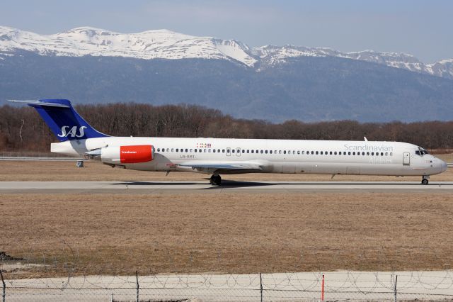 McDonnell Douglas MD-81 (LN-RMT)