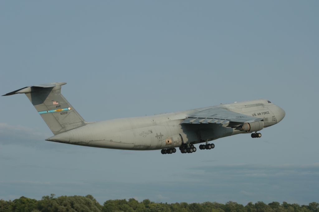 — — - C-5 Departs Oshkosh 2009 Early Evening