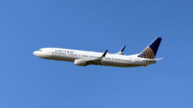 Boeing 737-900 (N39450)