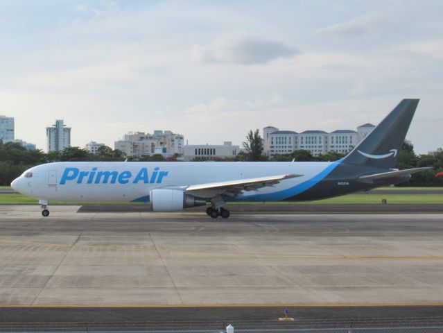 BOEING 767-300 (N1321A)