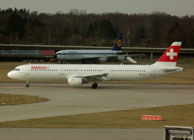 Airbus A321 (HB-IOC)