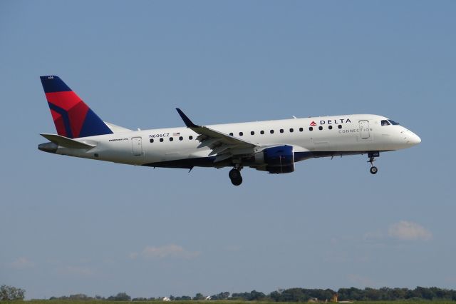 Embraer 170/175 (N606CZ)