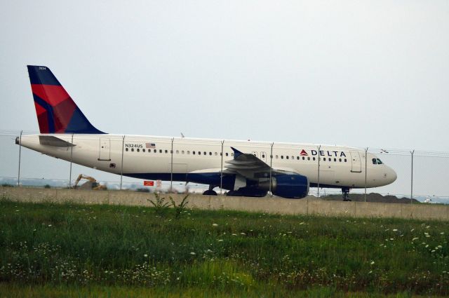 Airbus A320 (N324US)