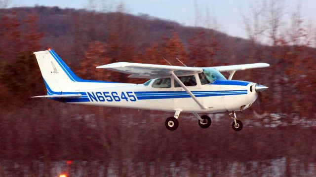 Cessna Skyhawk (N65645)