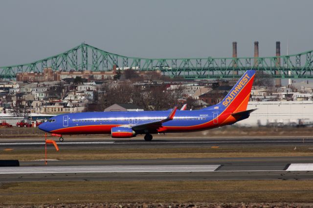 Boeing 737-800 (N8323C)