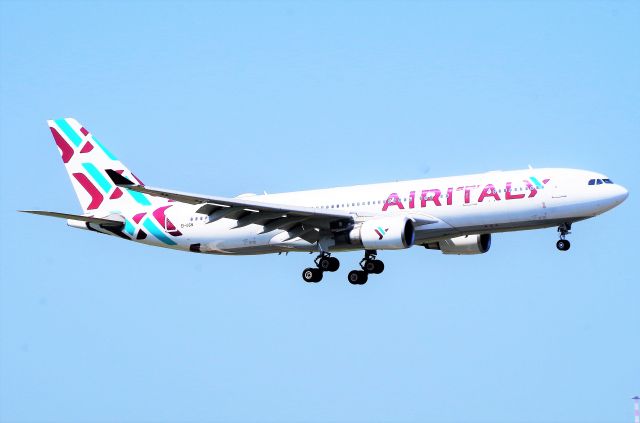 Airbus A330-200 (EI-GGN)