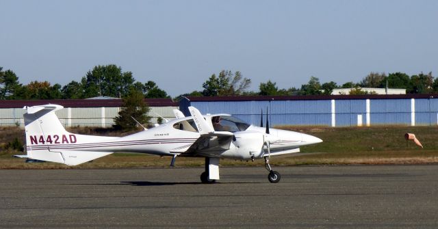 Diamond Twin Star (N442AD) - Taxiing for departure is this 2007 Diamond Twin Star 42-NG in the Autumn of 2022.