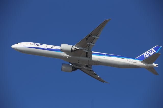 BOEING 777-300ER (JA779A)