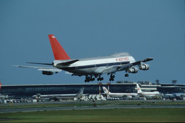 Boeing 747-200 (N633US) - Short Final at Narita Intl Airport Rwy16 on 1990/09/16