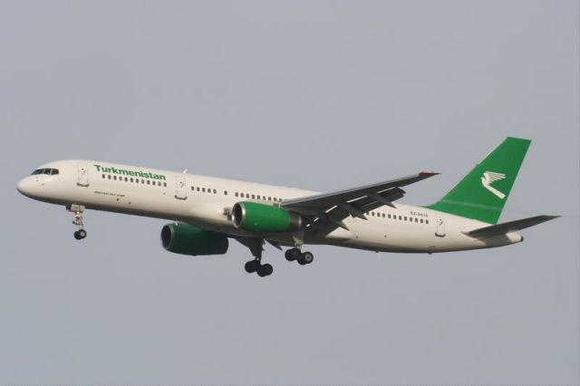 Boeing 757-200 (EZA010)