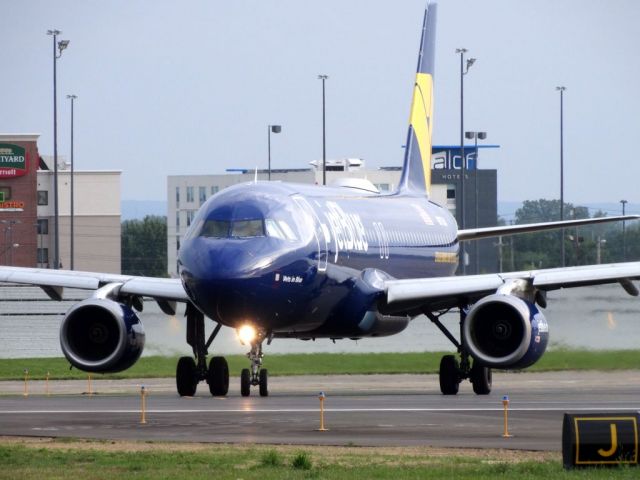 Airbus A320 (N775JB)