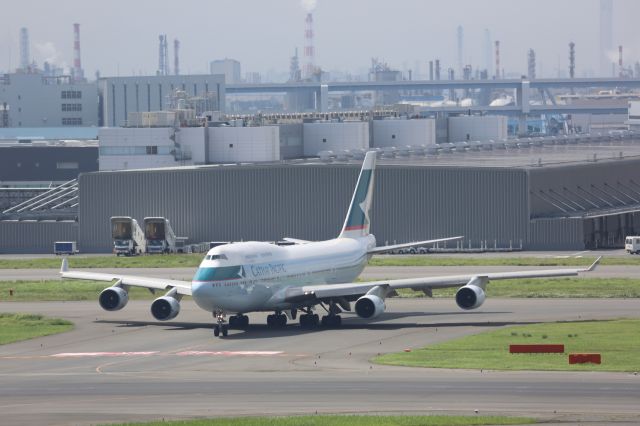 Boeing 747-400 (B-HKU)