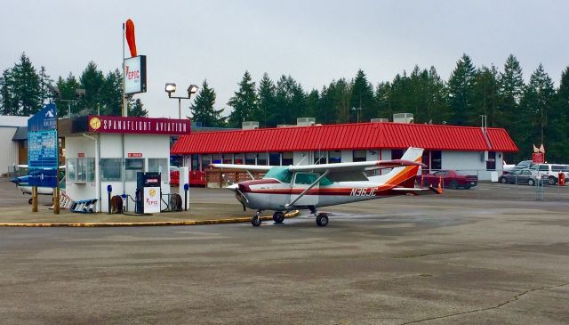 Cessna Skyhawk (N36JC) - Having just fueled up, the pilot boards Skyhawk Juliette-Charlie for departure.