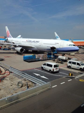 Airbus A340-300 (B-18803)