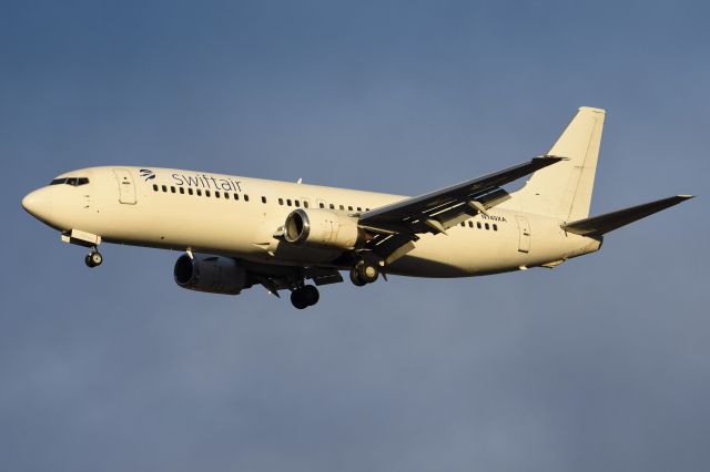 BOEING 737-400 (N149XA)