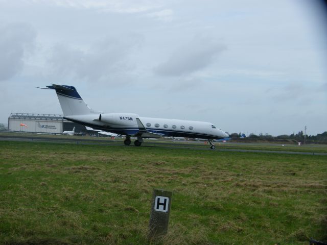 Gulfstream Aerospace Gulfstream IV (N475M) - N475M G450CN 4067 SEEN HERE TAXING FOR DEP OF RWY 24 ON 25/02/2011 TO DEST KPWK