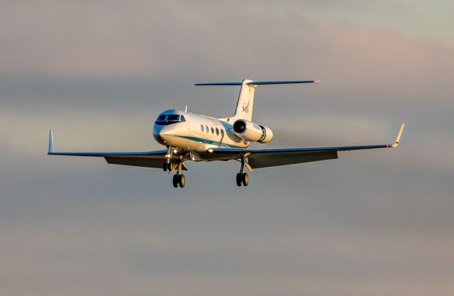 N992NA — - NASA2 on final to RWY35L at KEFD