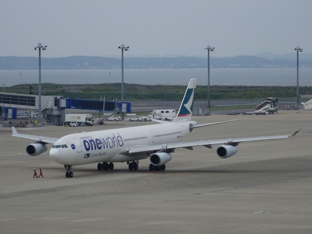 Airbus A340-300 (B-HXG)