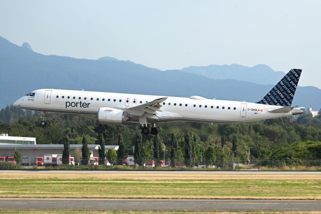 EMBRAER ERJ-190-400 (C-GKQL)