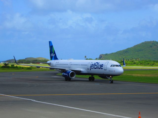 Airbus A321 (N950JT)