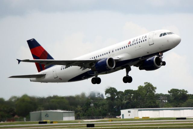 Airbus A320 (N330NW) - Delta Flight 2298 (N330NW) departs Sarasota-Bradenton International Airport enroute to Hartsfield-Jackson International Airport