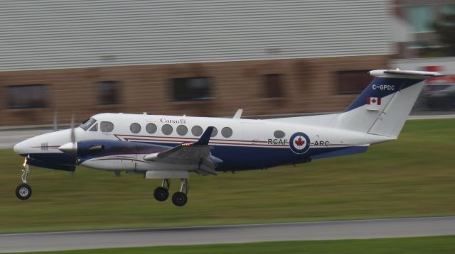 Beechcraft Super King Air 350 (C-GPDC) - Beechcraft Super King Air 350 (C-GPDC) leased by the Royal Canadian Air Force arriving YOW on Runway 25 on 10 Oct 23.