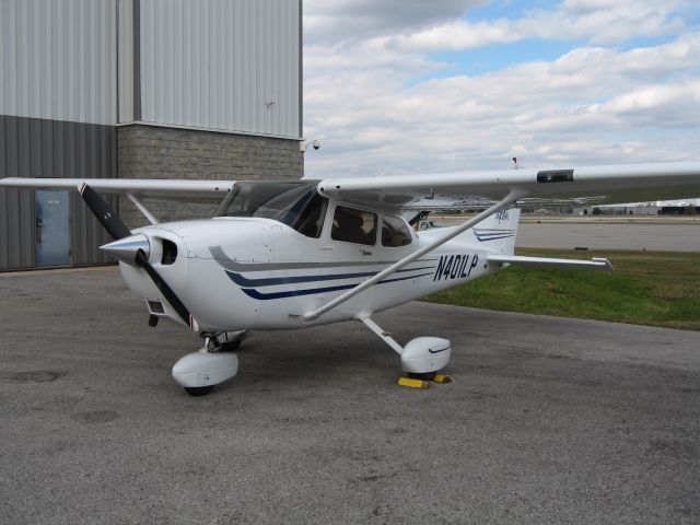 Cessna Skyhawk (N401LP) - HUNTSVILLE FLIGHT CENTER