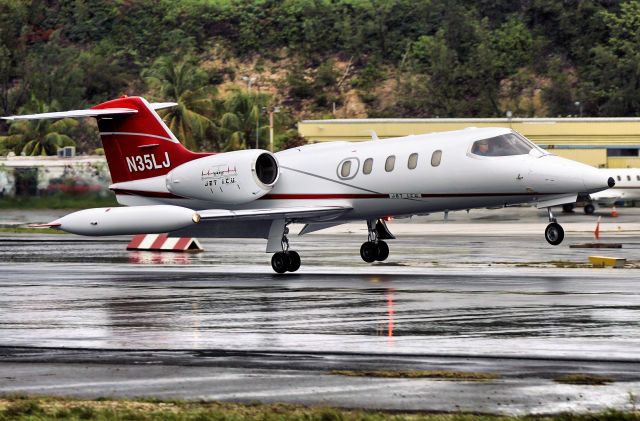 Learjet 25 (N35LJ)