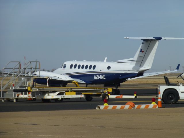 Beechcraft Super King Air 300 (N214WL)