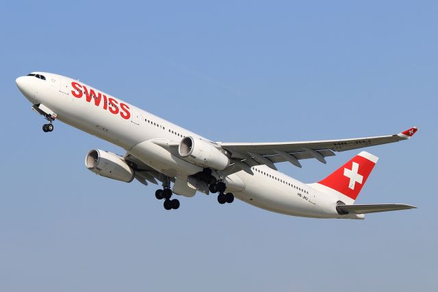 Airbus A330-300 (HB-JHJ)