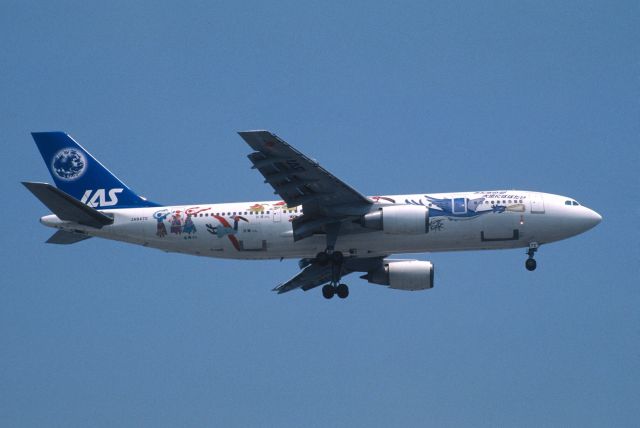 Airbus A300F4-200 (JA8472) - Final Approach to Tokyo-Haneda Intl Airport Rwy16L on 2002/08/06