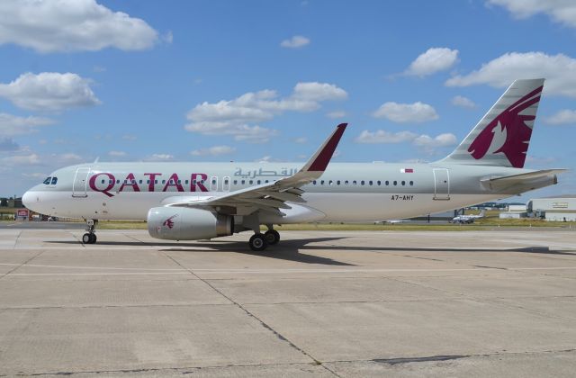 Airbus A320 (A7-AHY) - 25/06/2014