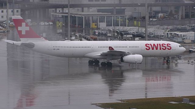 Airbus A330-300 (HB-JHK)