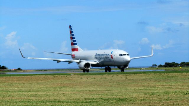 Boeing 737-800 (N873NN)