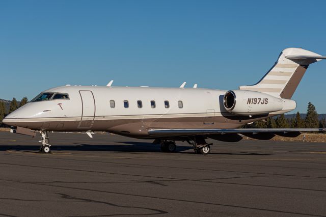 Bombardier Challenger 300 (N197JS)