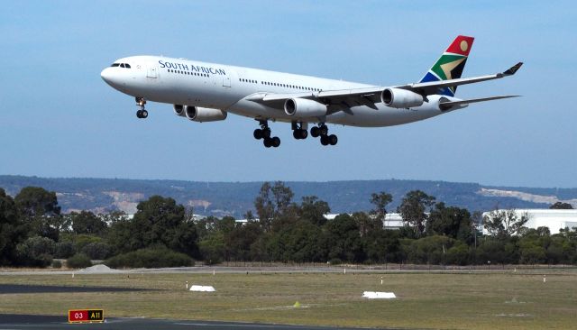 Airbus A340-300 (ZS-SXF)