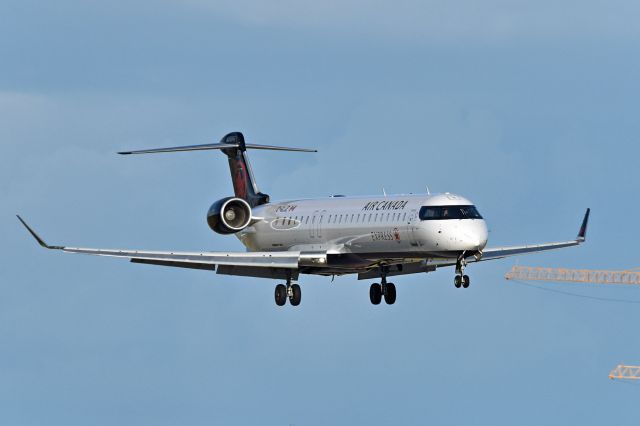 Canadair Regional Jet CRJ-900 (C-GLJZ)