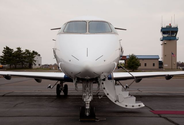 Bombardier Challenger 300 (N524FX)