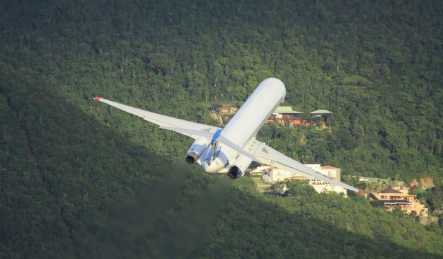 McDonnell Douglas MD-83 (PJ-MDB) - PJ-MDB departing TNCM and climbing the hills!!!