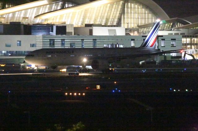 BOEING 777-300ER (F-GSQU)