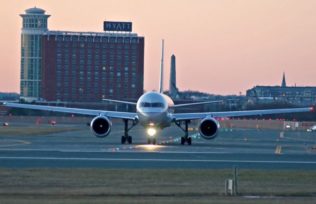 Boeing 757-200 (N576UA) - Logan Airport Harborside Hyatt and the Bunker Hill Monument 