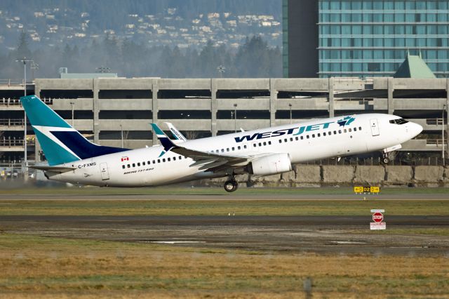 Boeing 737-800 (C-FXMS)