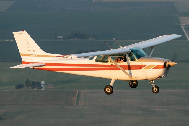 Cessna Skyhawk (N6252D) - Formation flying with two 172s, N348RM which I was flying, and this Skyhawk II flown by my friend Jurian. Will definitely be doing more air to air photo flights soon!