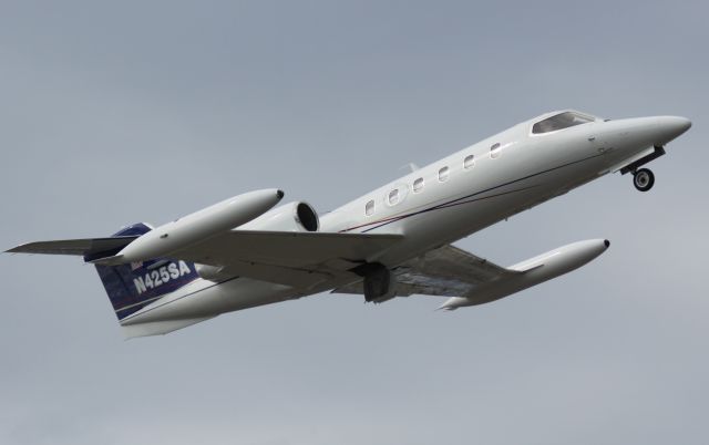 Learjet 35 (N425SA)