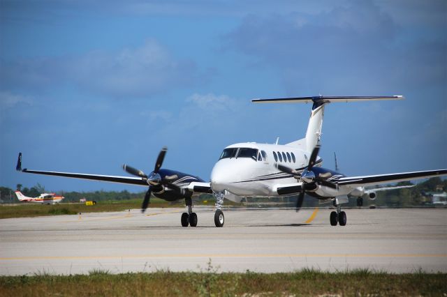 Beechcraft Super King Air 200 (N250JS)