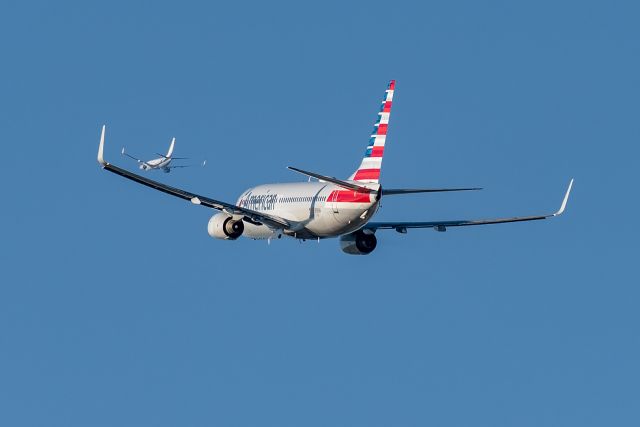 Boeing 737-800 — - American 737-800 climbing out of DFW with a private BBJ climbing out of Love Field in the distance.