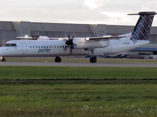 de Havilland Dash 8-400 (C-GLQH)